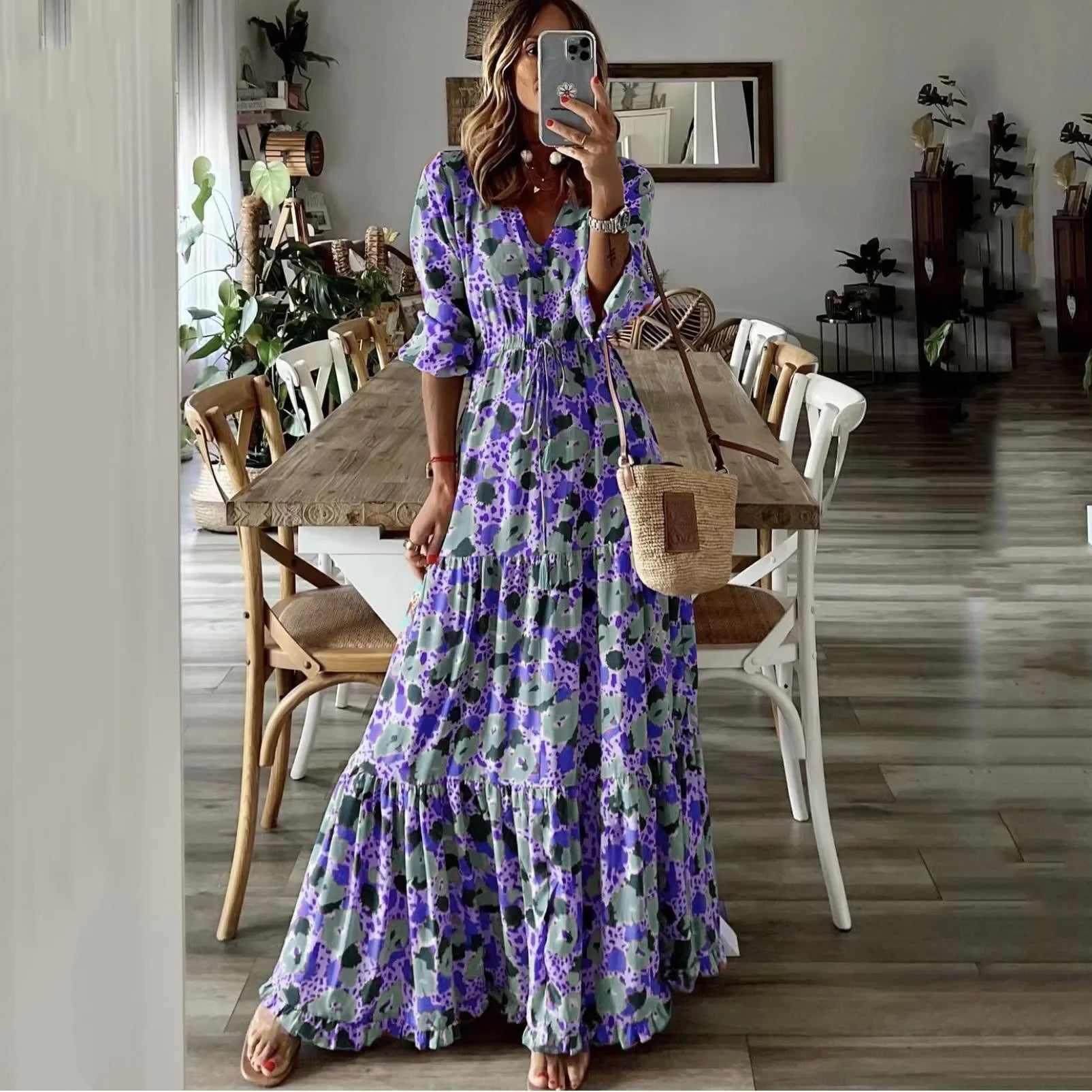 Liora | Sukienka Maxi w Kształcie Swing z Dekoltem w Serek