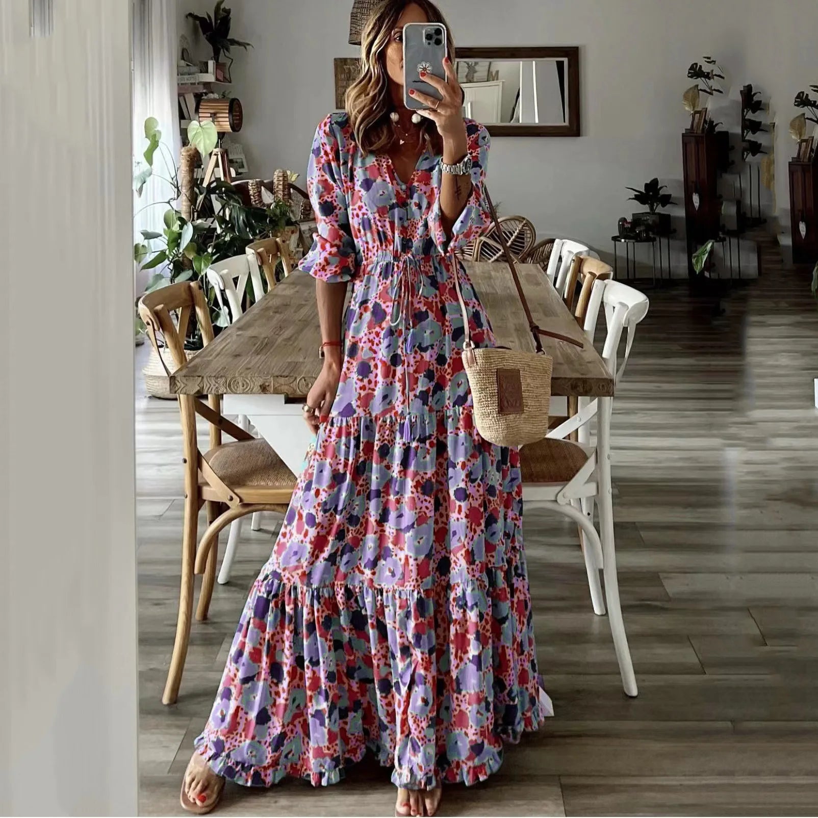 Liora | Sukienka Maxi w Kształcie Swing z Dekoltem w Serek