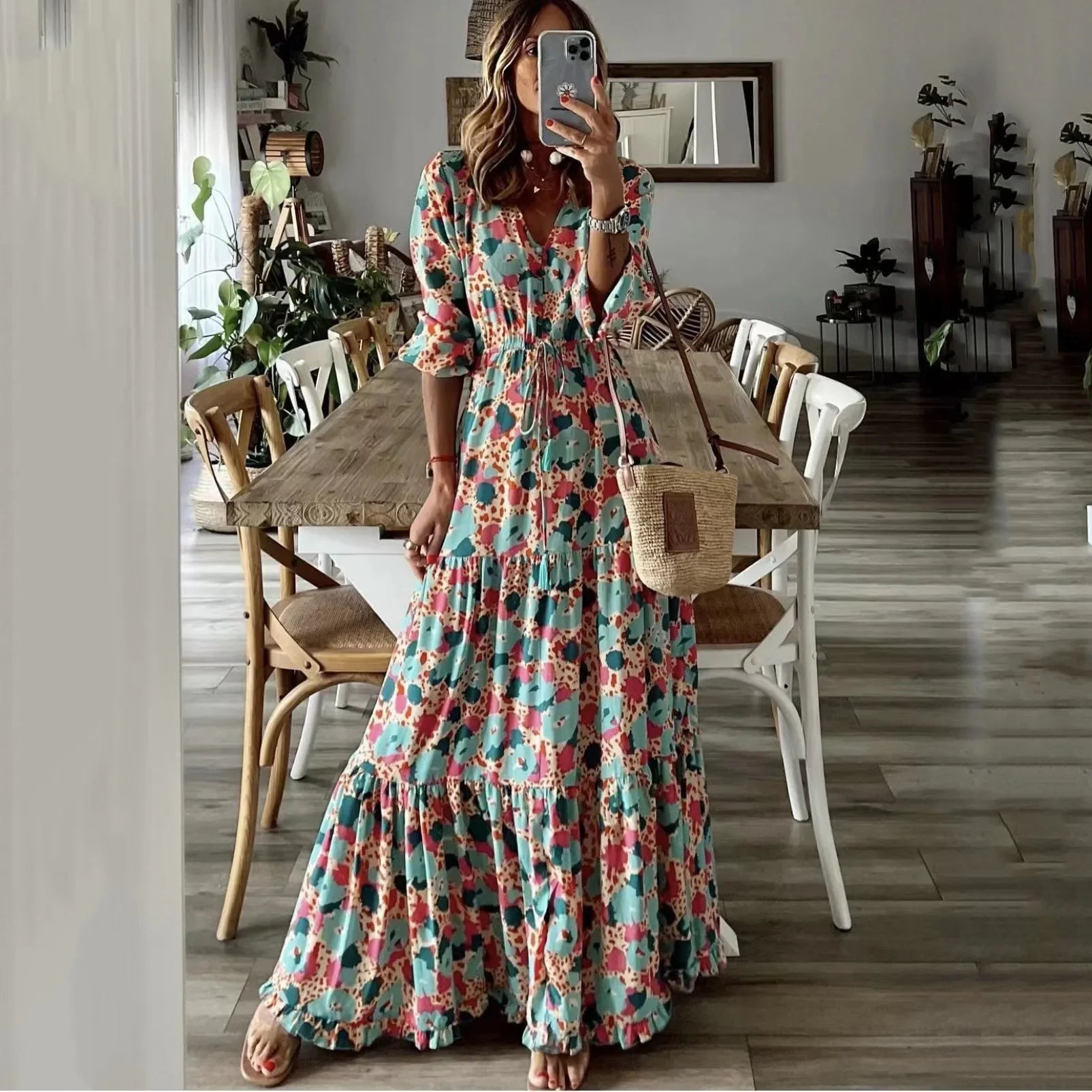 Liora | Sukienka Maxi w Kształcie Swing z Dekoltem w Serek